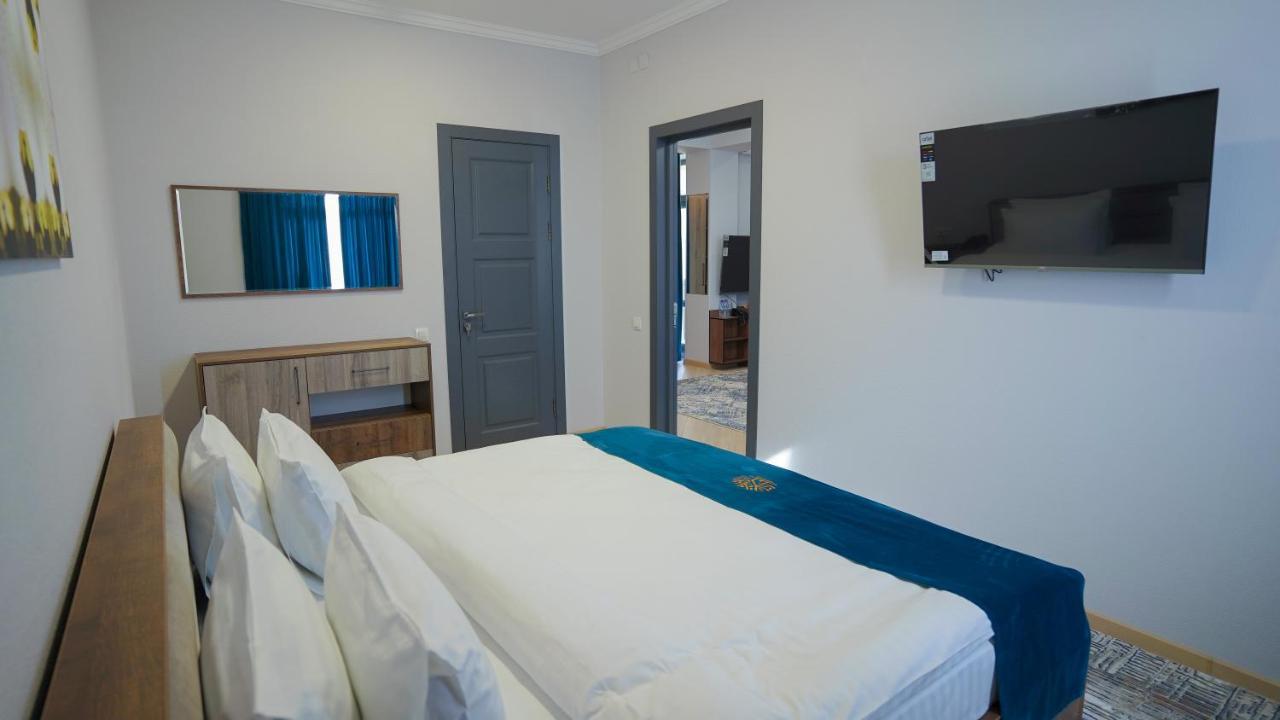 Almalyk Plaza Hotel Olmaliq エクステリア 写真