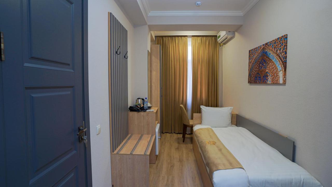 Almalyk Plaza Hotel Olmaliq エクステリア 写真