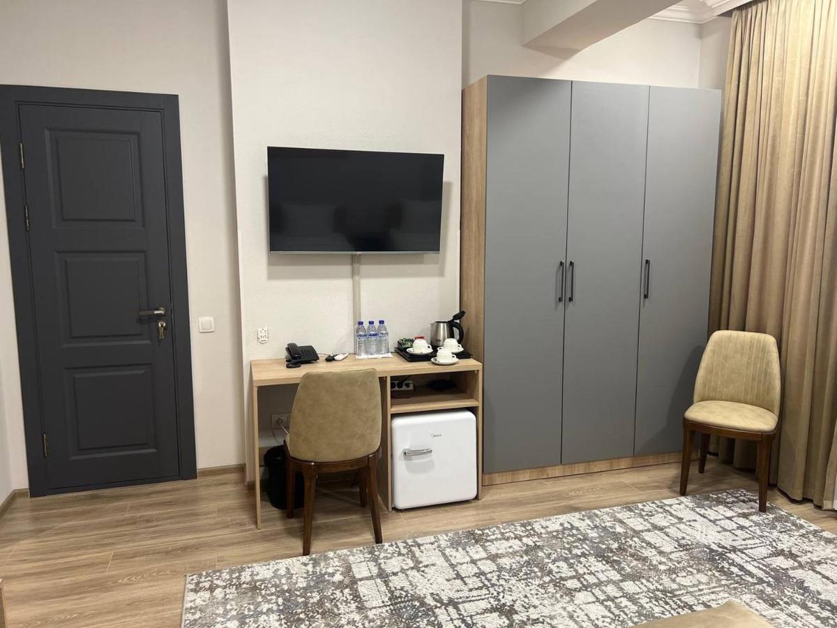 Almalyk Plaza Hotel Olmaliq エクステリア 写真