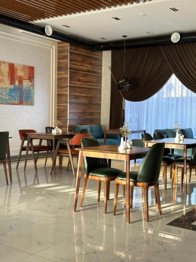 Almalyk Plaza Hotel Olmaliq エクステリア 写真